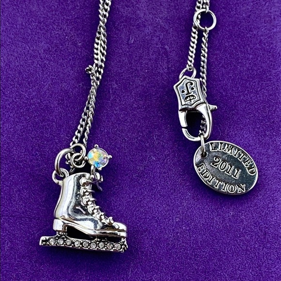 💛 Juicy Couture Silver Ice Skate Necklace - Picture 5 of 6